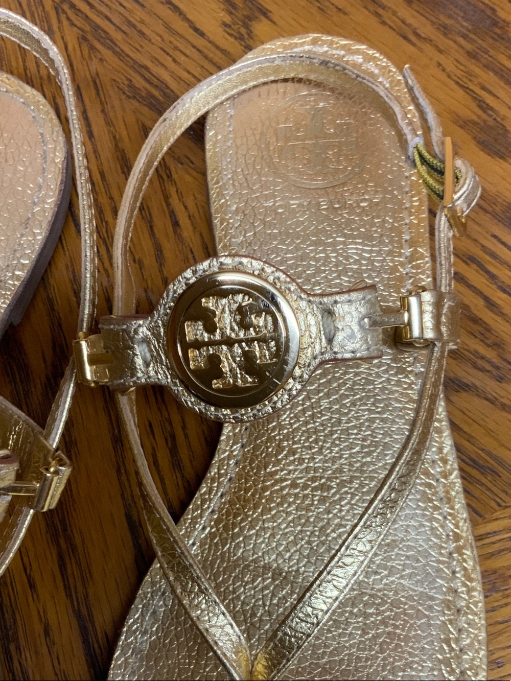 Tory Burch Metallic Gold Leather Thong Sandals - Picture 3 of 4